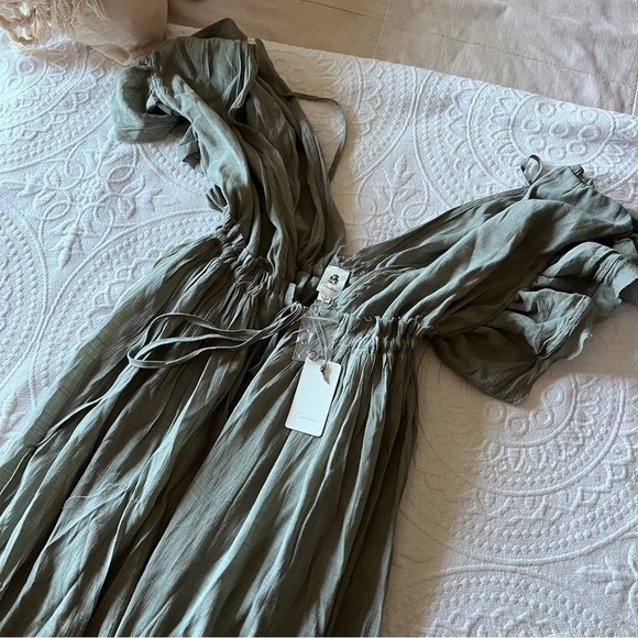 Chic Gray Maxi Dress with Ruffle Sleeves - Picture 7 of 7